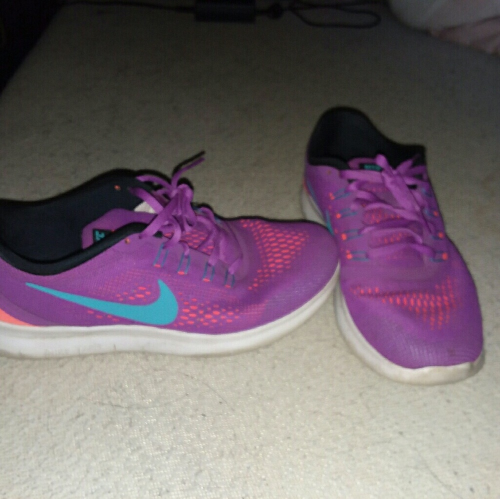 Nike free run shoes size 8
